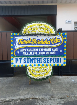 Papan Bunga Duka di Kampa