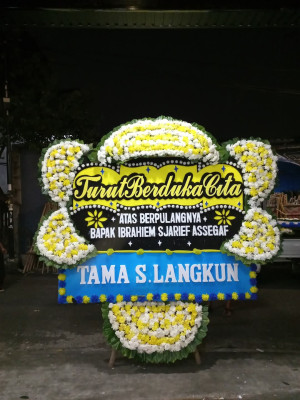 Papan Bunga Duka di Kampa