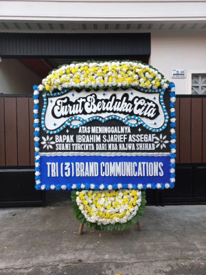 Papan Bunga Duka di Kampa